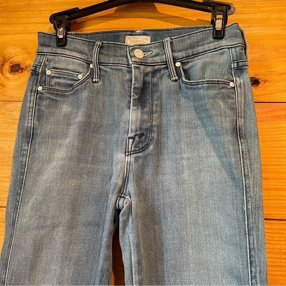 MOTHER The Vamp Fray Mid Rise Skinny Jeans in Crack The Whip 25 - Picture 5 of 14